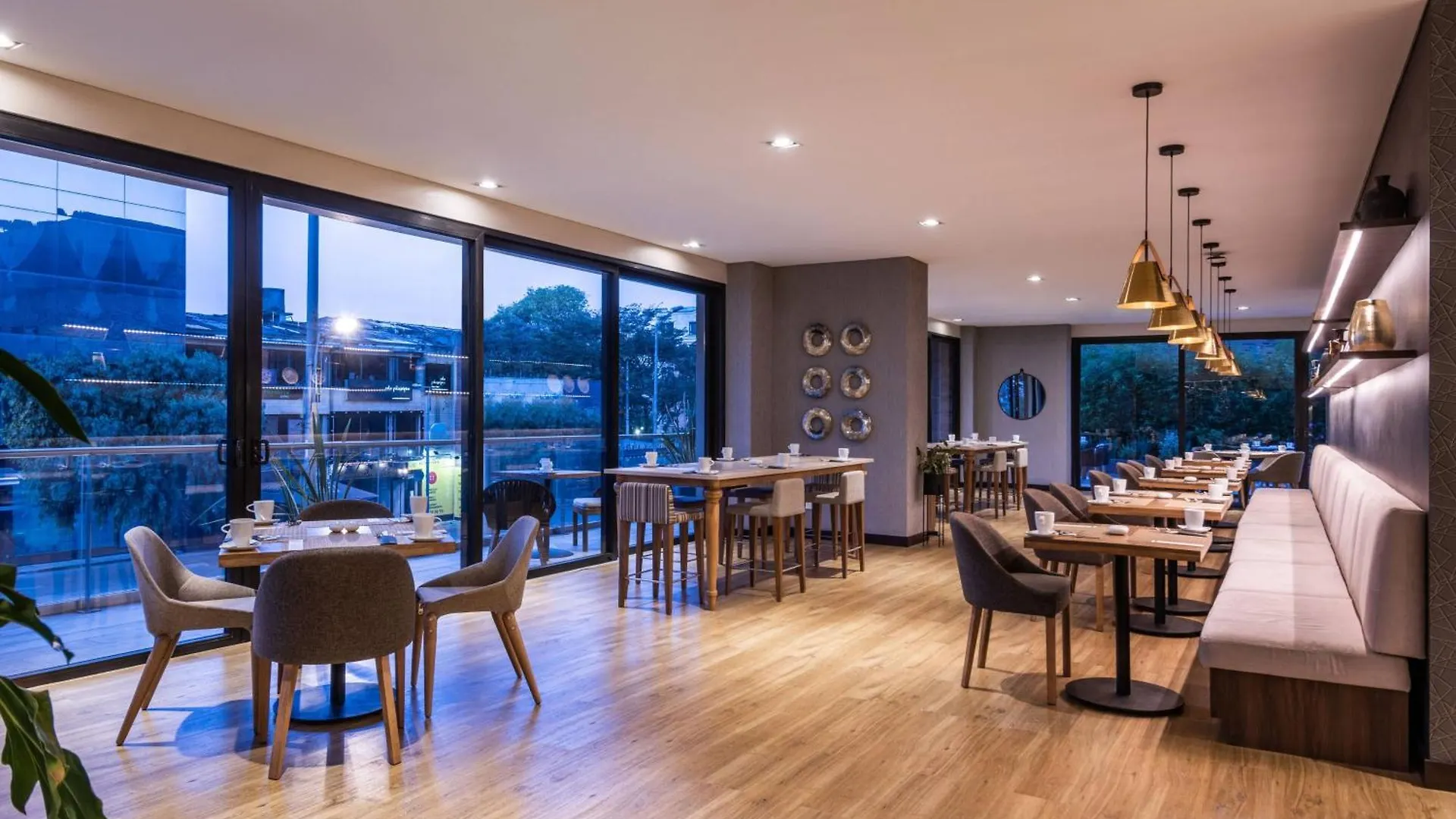 Ac Hotel By Marriott Bogota Zona T 4*,