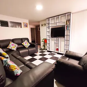 Lindo A 10 Minutos Del Aeropuerto Apartamento